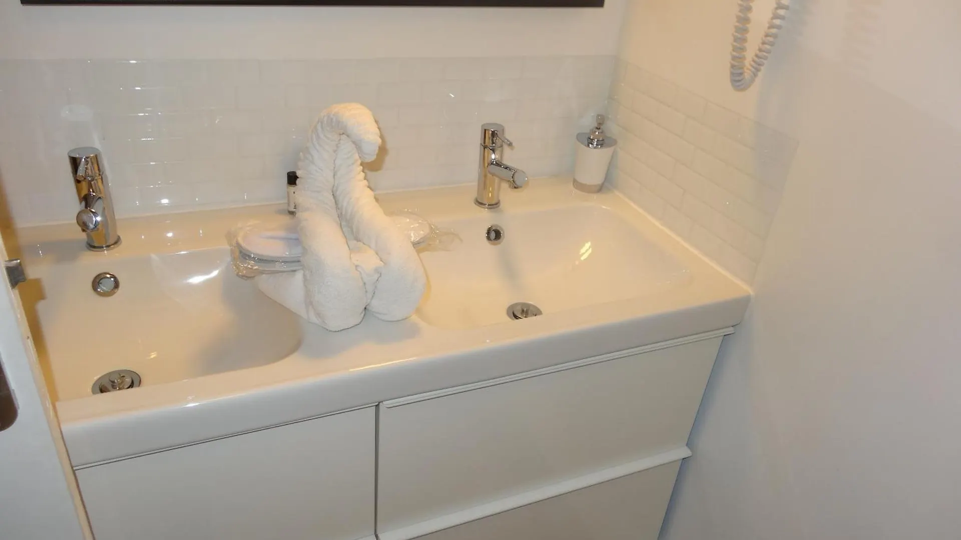 Apartment Superb Tiny House In Heart Of 1st! Paris