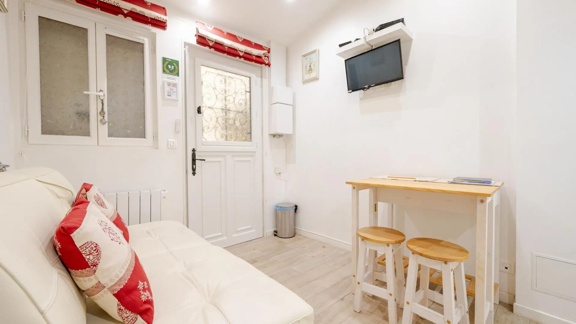 Superb Tiny House In Heart Of 1st! Apartment *