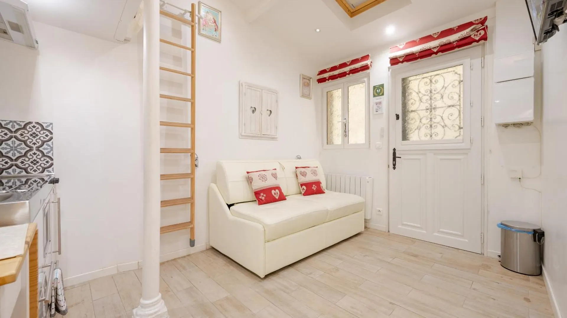 Apartment Superb Tiny House In Heart Of 1st! Paris