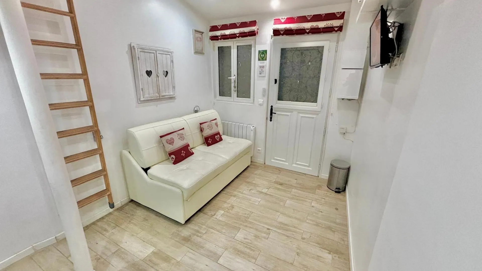 Superb Tiny House In Heart Of 1st! *
