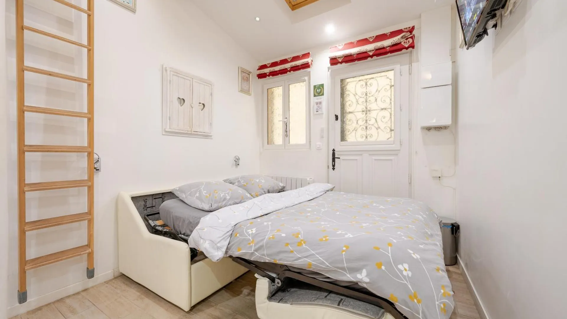 Superb Tiny House In Heart Of 1st! Apartment