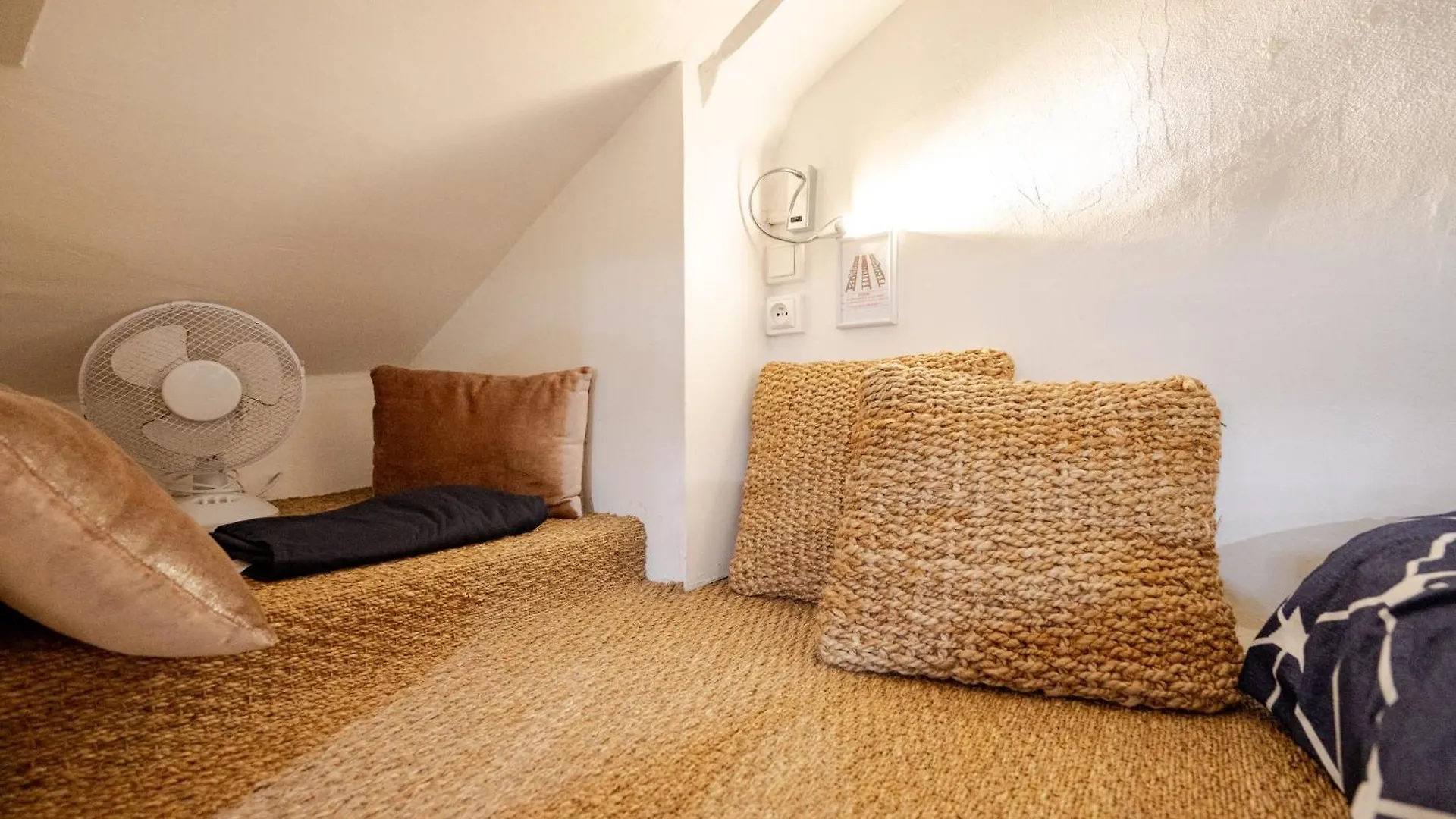 Superb Tiny House In Heart Of 1st! * Paris