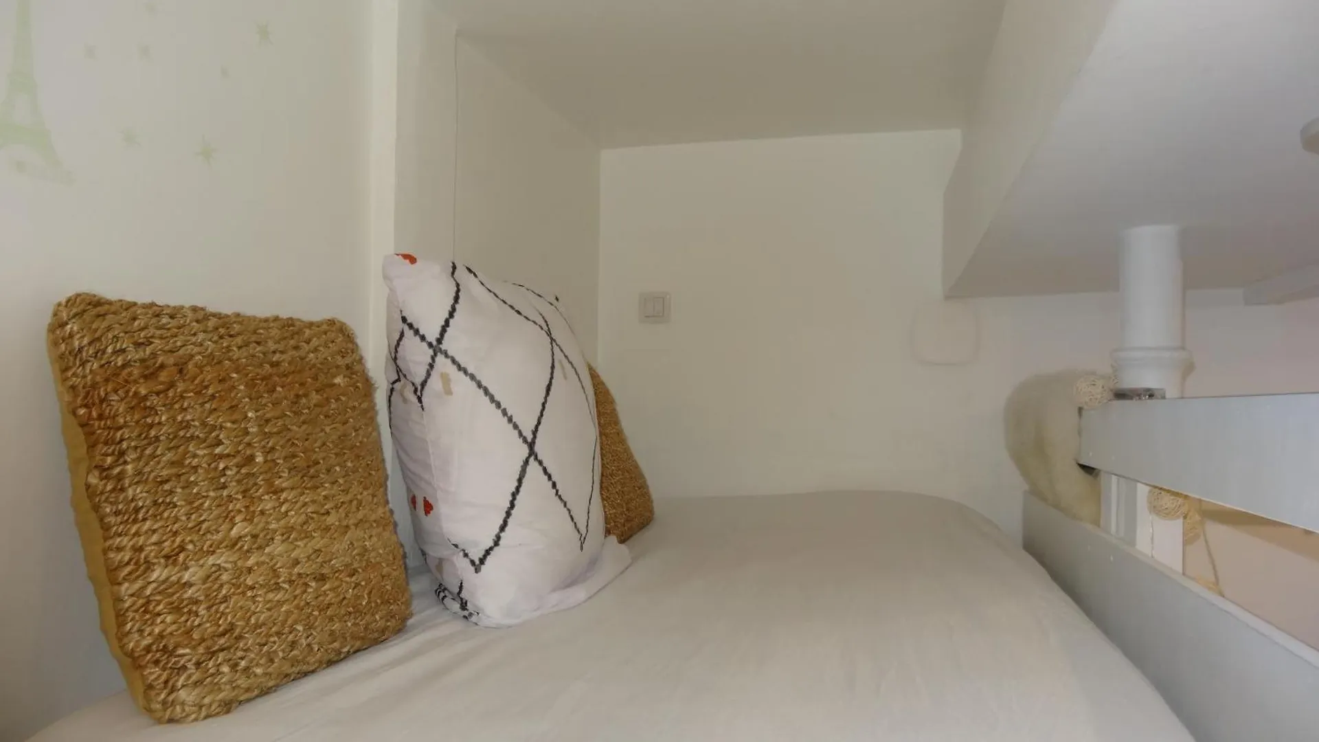 Apartment Superb Tiny House In Heart Of 1st!