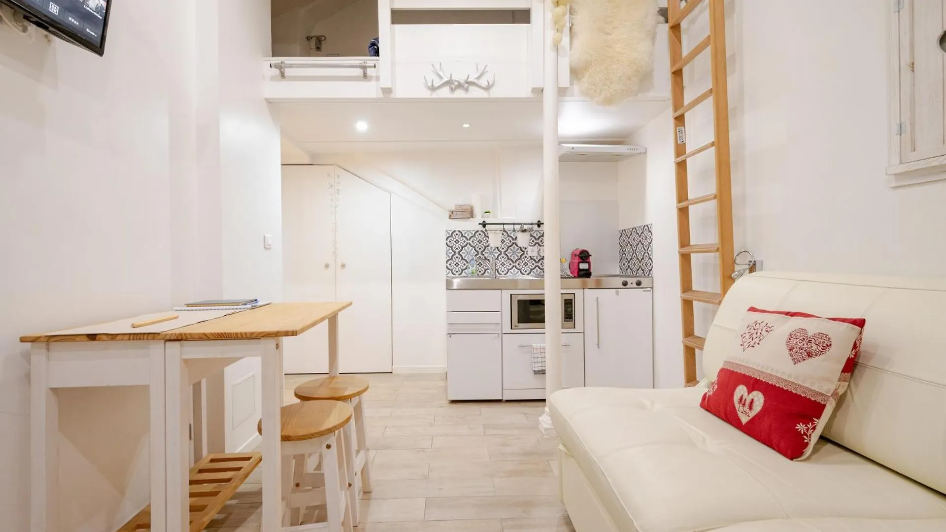 Superb Tiny House In Heart Of 1st! *