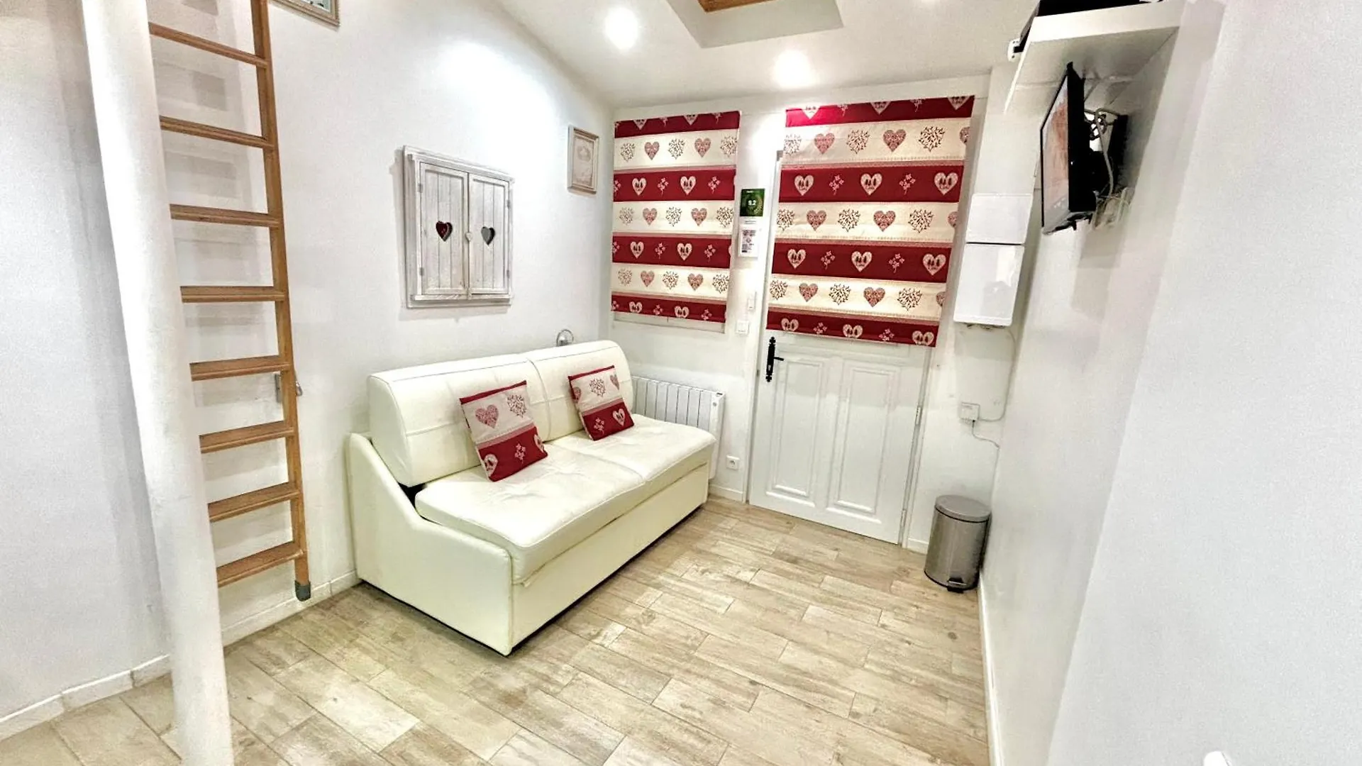 Apartment Superb Tiny House In Heart Of 1st! Paris