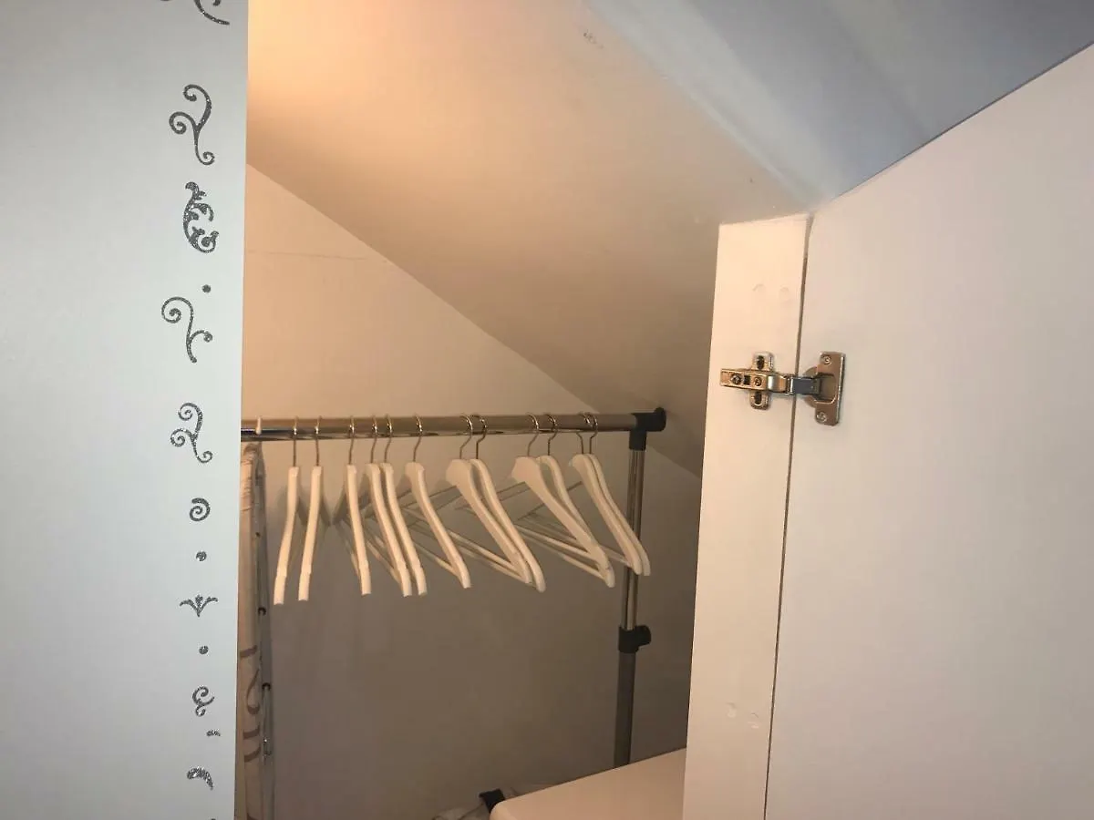 Superb Tiny House In Heart Of 1st! דירה פריז